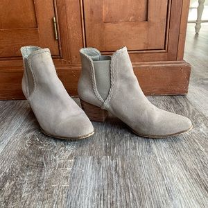 Aldo suede gray/tan booties